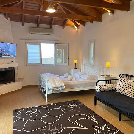 Pool Guesthouse Corinto Exterior foto